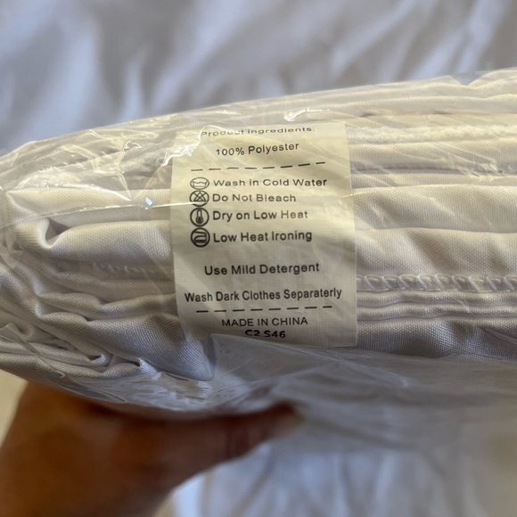 2 White Rectangle Table Cloths of 90 x 132 Inch  for 8 Foot Rectangle Tables.NEW - Picture 2 of 5